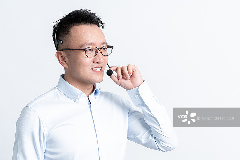 棚拍白背景亚洲商务男士图片素材