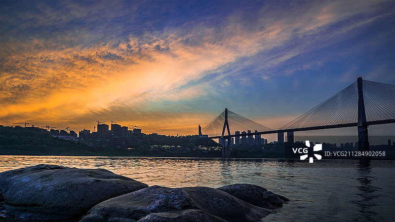 夕阳下的马桑西大桥图片素材