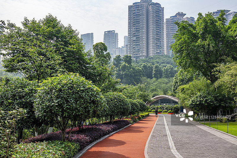 重庆市渝北区龙头寺公园园艺健身跑道图片素材
