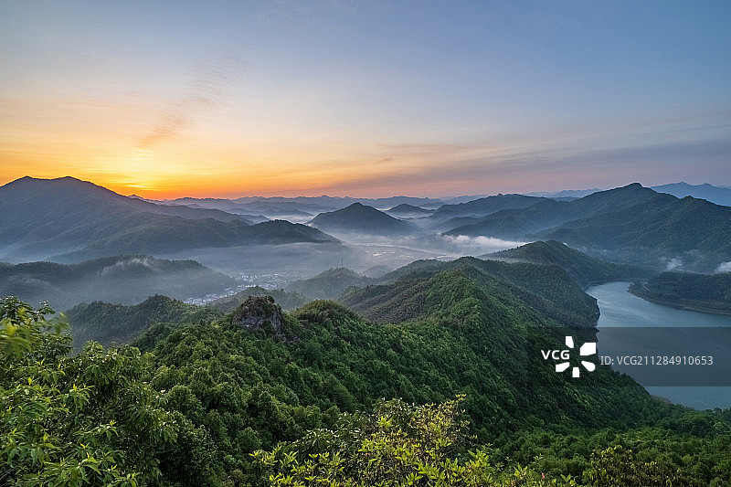 屋脊山朝霞图片素材