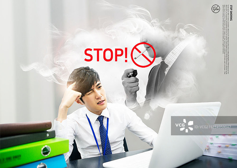 商人与吸烟者图片混合为烟雾的数字合成图像图片素材