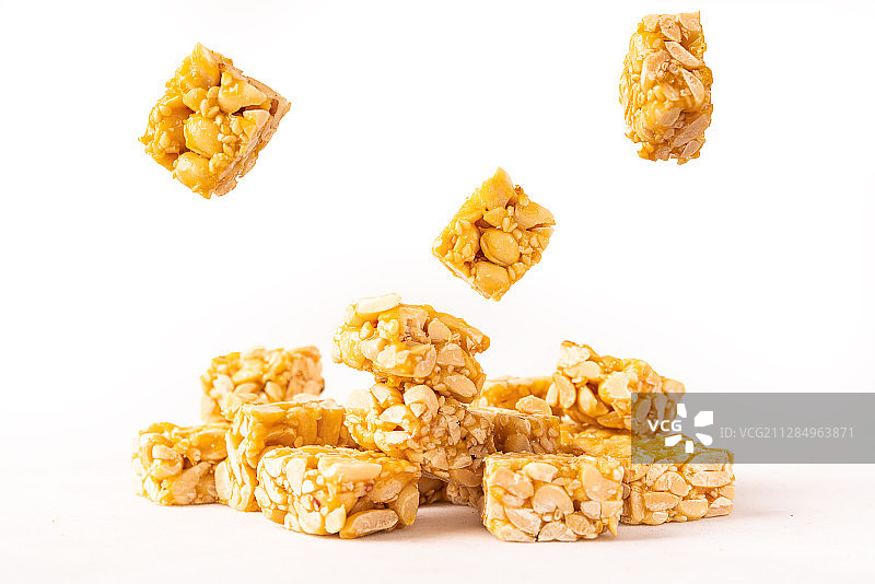 高速摄影下的花生酥图片素材