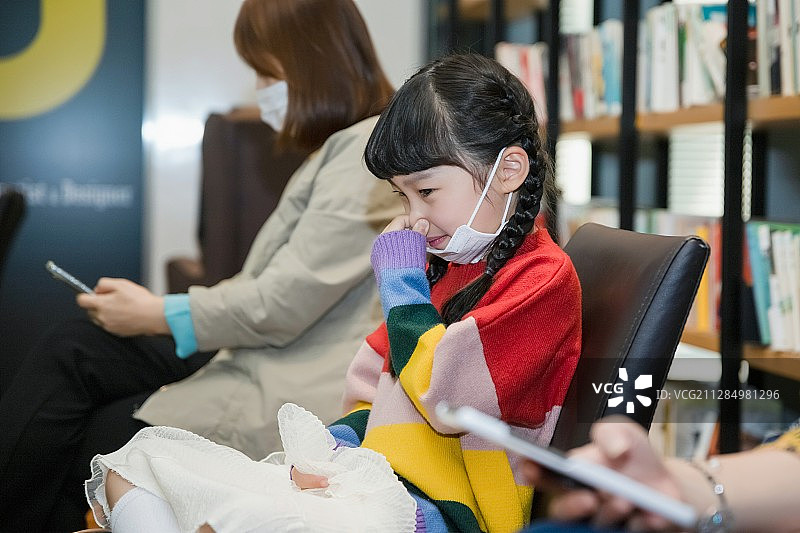 医疗保健、医药与人物概念：医院里的男女医生004图片素材