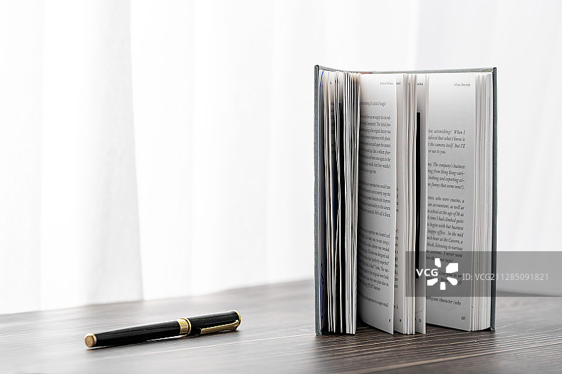书籍阅读图片素材