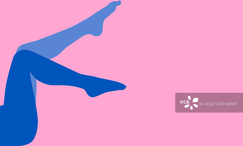 粉色背景上的蓝色紧身裤女性腿部图片素材