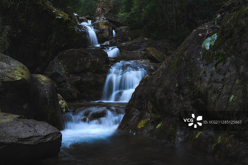 江西宜春靖安三爪仑国家森林公园瀑布风景图片素材