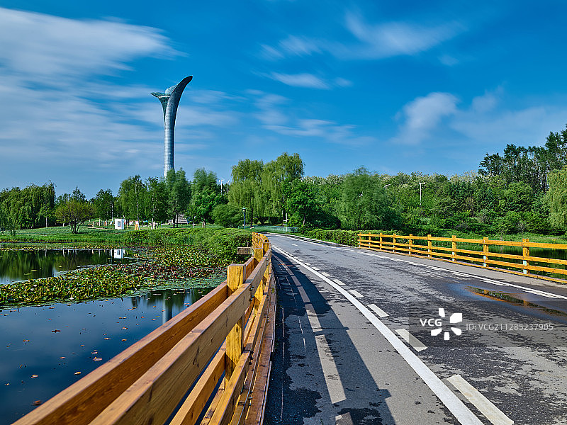 沈阳世博园 通往百合塔路桥图片素材