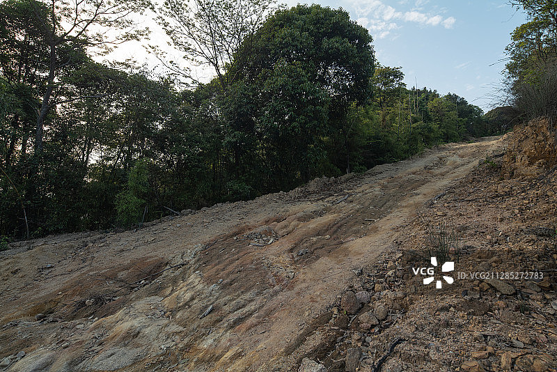 山地越野土路-汽车广告背景图图片素材