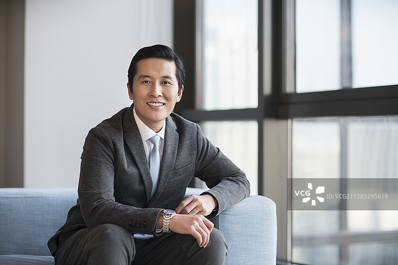 自信的商务男子图片素材