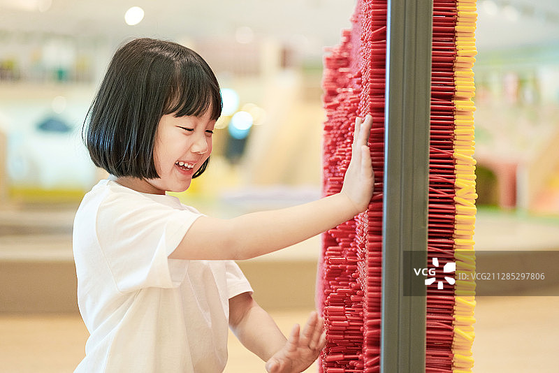 儿童咖啡馆：儿童教育幼儿园，纯真快乐图片素材