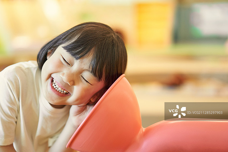 儿童咖啡馆，儿童，教育，幼儿园，专注，倾听图片素材