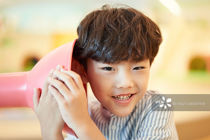 儿童咖啡馆，儿童，教育，幼儿园，专注，倾听图片素材