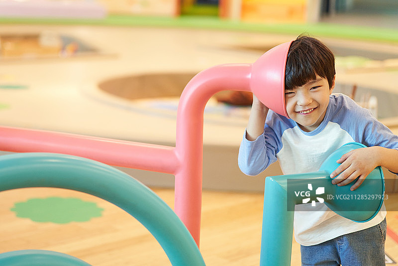 儿童咖啡馆，儿童，教育，幼儿园，专注，倾听图片素材