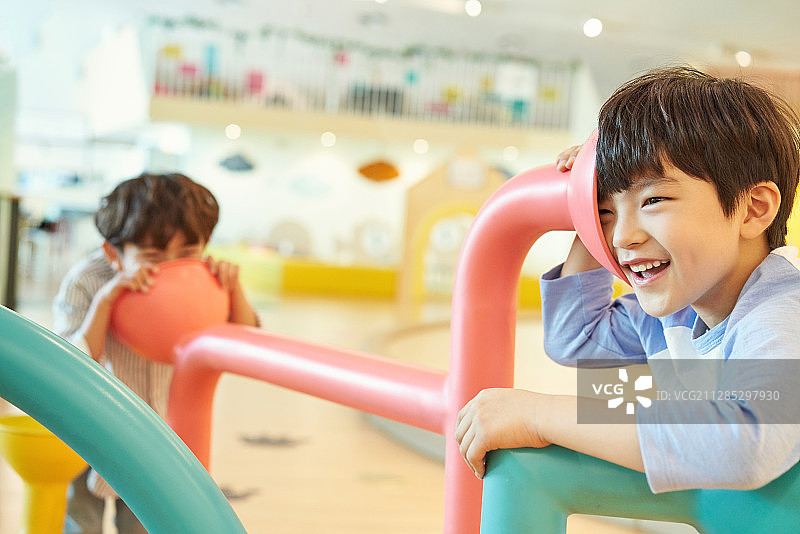 儿童咖啡馆，儿童，教育，幼儿园，专注，倾听图片素材