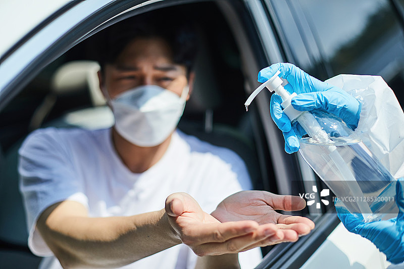 新冠疫情、医生、社交距离与核酸检测图片素材