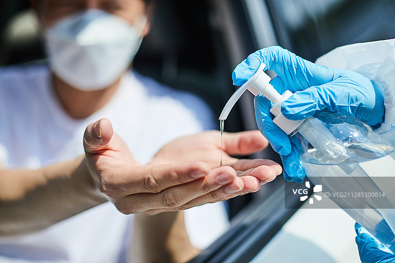 新冠疫情、医生、社交距离与核酸检测图片素材