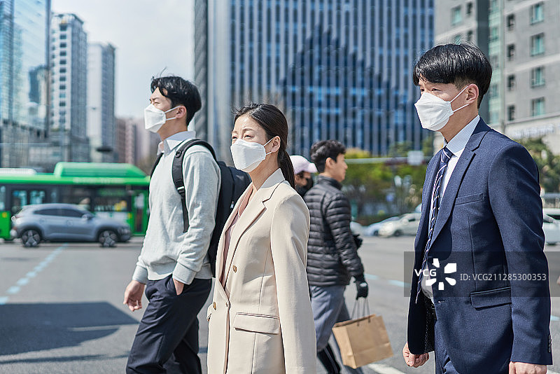 新冠疫情，社交距离，口罩，空气污染，疲劳，压力图片素材