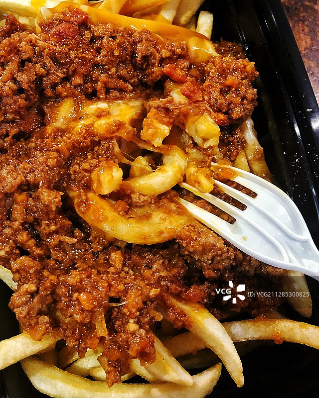 薯条、切达干酪和棕色酱汁图片素材