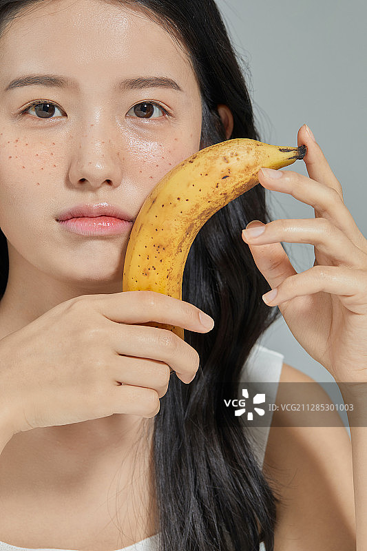 有雀斑的女性图片素材