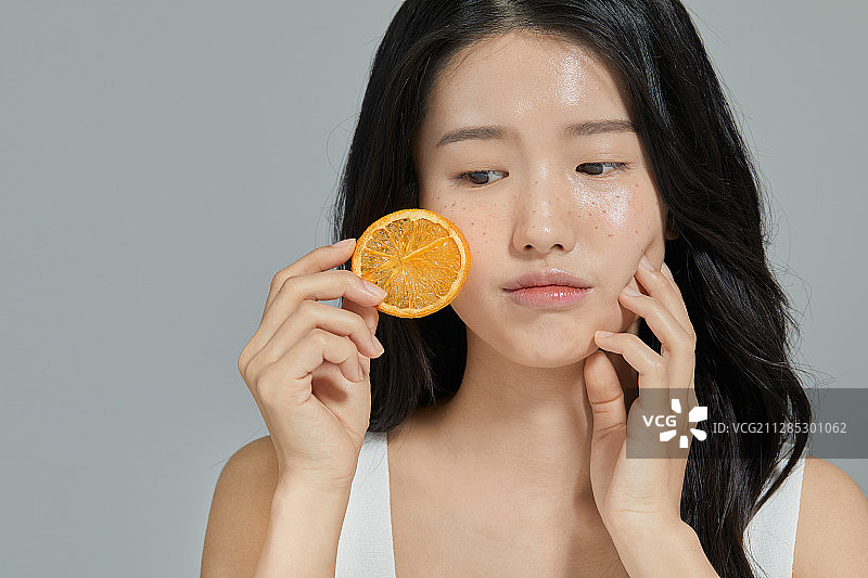 女性皮肤雀斑干燥压力图片素材