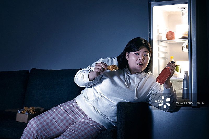 饮食，快餐，暴饮暴食，食欲过盛，饥饿，肥胖图片素材