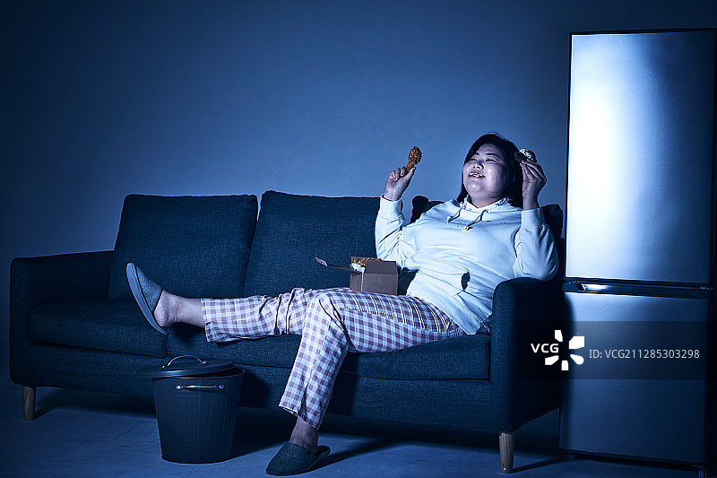 深夜快餐：饮食、过量、饥饿与肥胖图片素材