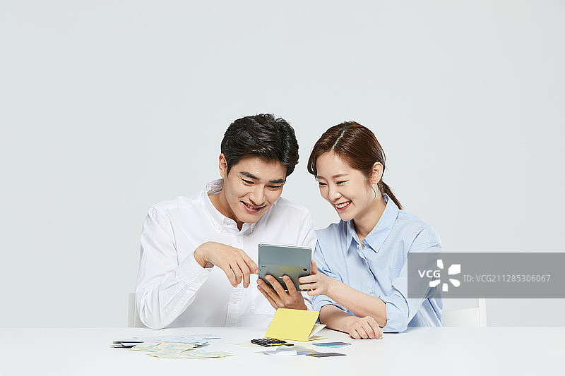 金融：工资单、过度消费、消费图片素材