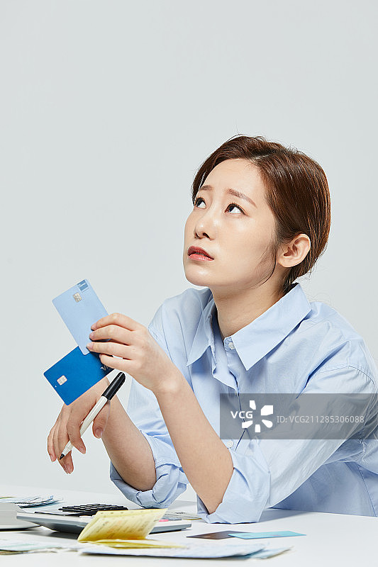 金融：水电费账单、消费、信用卡图片素材