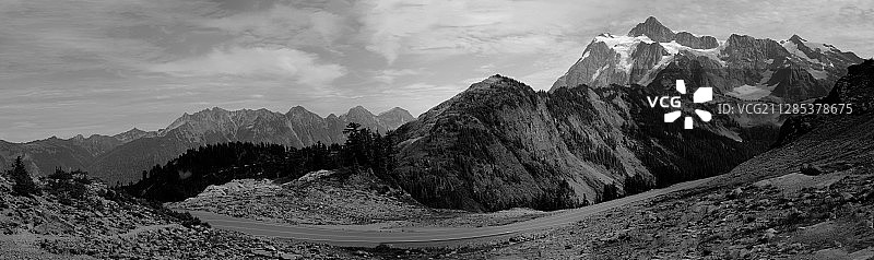 美国华盛顿州达灵顿山区公路景观图片素材