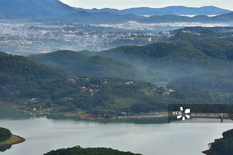 越南大叻市背景湖岸图片素材