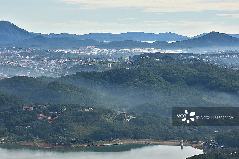 越南大叻市背景湖岸图片素材
