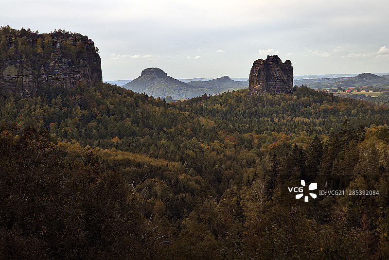 秋季的德国易北河砂岩山脉图片素材