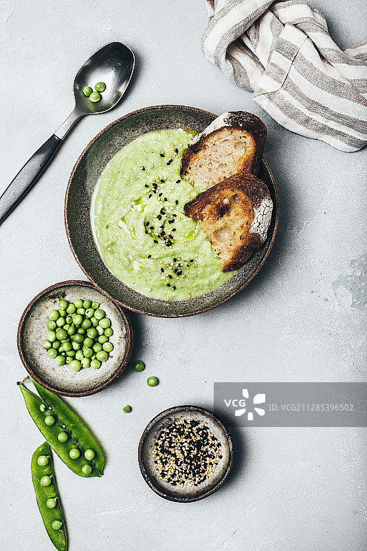 俄罗斯中央联邦区莫斯科的绿色豌豆汤俯视图图片素材