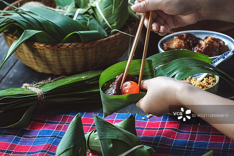 端午节室内特写肉粳米粽子图片素材