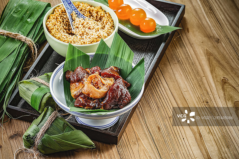 端午节室内特写肉粳米粽子图片素材