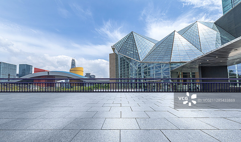 深圳市区中心图书馆都市风光城市天际线地面地板汽车广告背景图图片素材