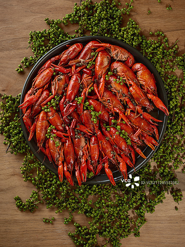 丰盛的麻辣小龙虾静物美食场景图片素材