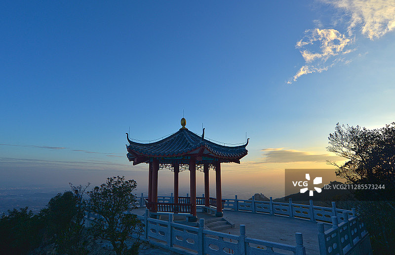 夕阳下的罗浮山图片素材