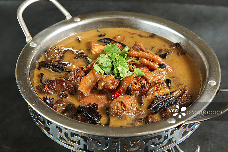 中餐美食-小鸡炖蘑菇图片素材