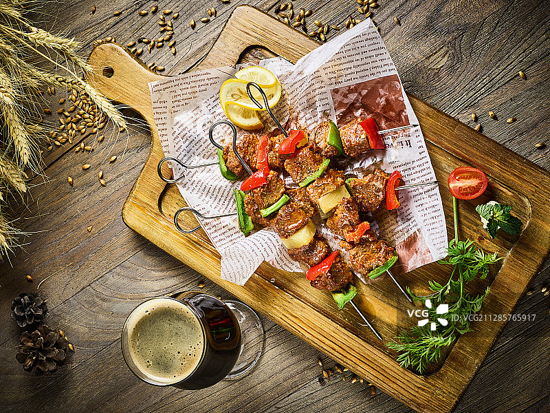 烤串与精酿啤酒图片素材