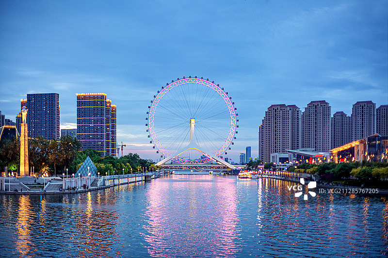 天津摩天轮夜景图片素材