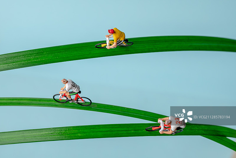 骑自行车绿色出行锻炼身体竞技冲刺图片素材