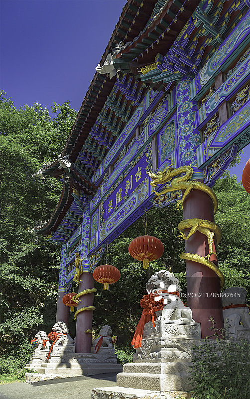 鞍山千山风景区龙泉寺石狮图片素材