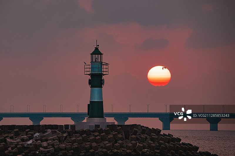 珠海九州港灯塔日出图片素材