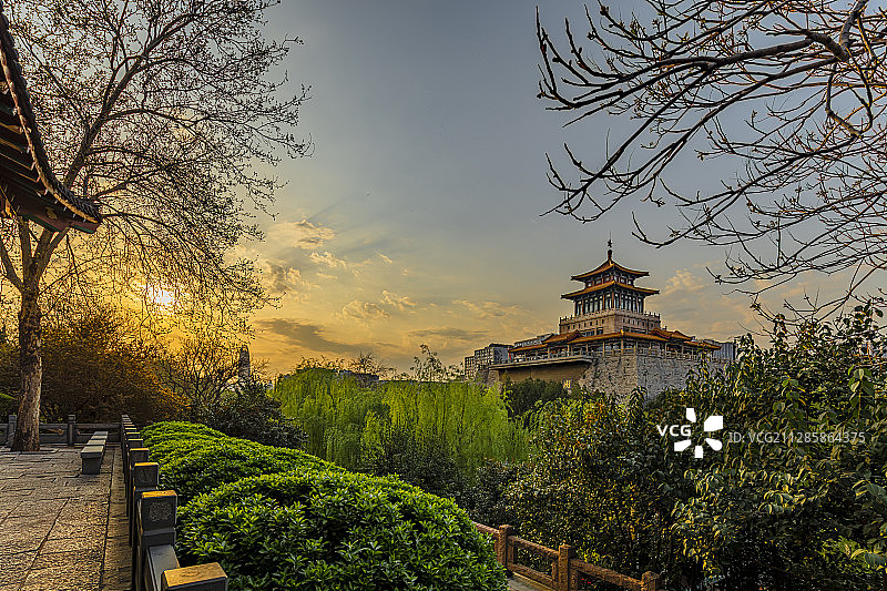 济南解放阁夕阳美景图片素材