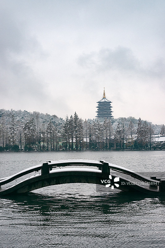 浙江杭州西湖钱塘江雷峰塔奥体中心体育场上海灵隐寺城市风光雪景图片素材