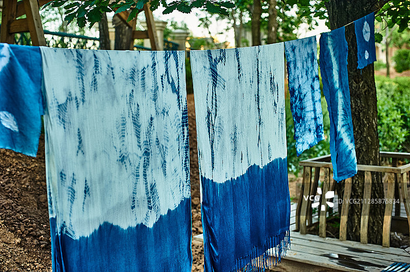蓝染印染晾晒图片素材