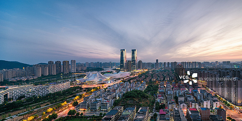 湖南省长沙市岳麓区岳麓山梅溪湖城市夜景风光图片素材