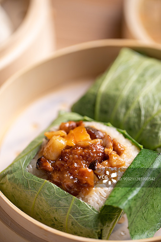 广东美食-荷叶糯米鸡图片素材