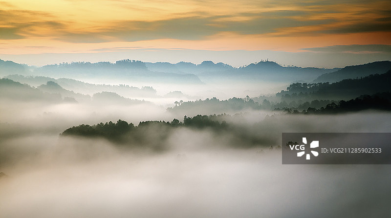 威远骑龙坳的晨雾图片素材